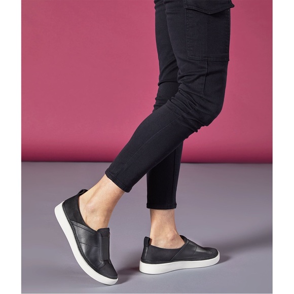 Vionic Shoes - NEW Vionic Zinah Slip On Sneaker